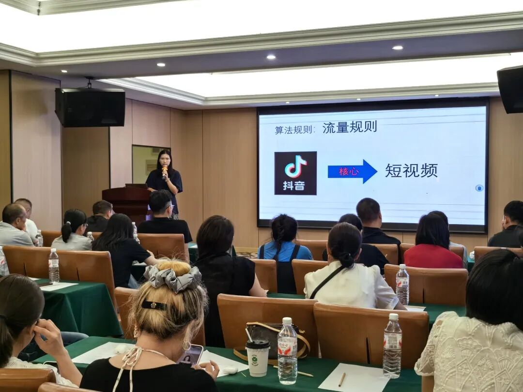終端賦能 聚力增長｜鷹牌陶瓷華東二區2025年區域營銷會議順利舉辦！(圖17)